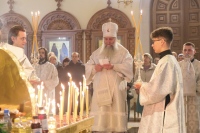 Митрополит Артемий возглавил Божественную литургию в Троицкую родительскую субботу в главном соборе края