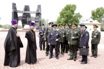 Делегация китайских военных посетила Спасо-Преображенский собор и Хабаровскую духовную семинарию. 7 июня 2011г.