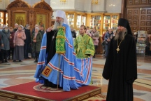 В праздник Входа Господня в Иерусалим владыка Артемий совершил праздничное Богослужение в Спасо-Преображенском соборе 17 апреля 2022 года